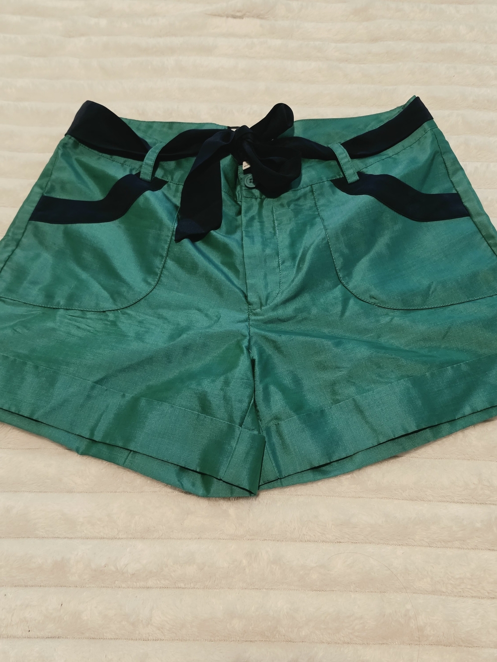 By Smith New York Green 100% Silk Navy Tie-Waist Women's Shorts Size 0